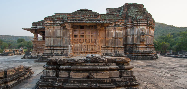 Nagda - At the edge of Bagela Lake